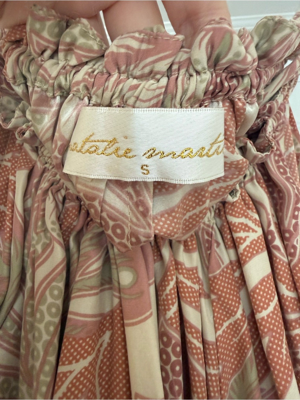 Natalie Martin Dusky Pink & Cream Printed Tie-Shoulder dress. 100% silk. - Picture 2 of 3